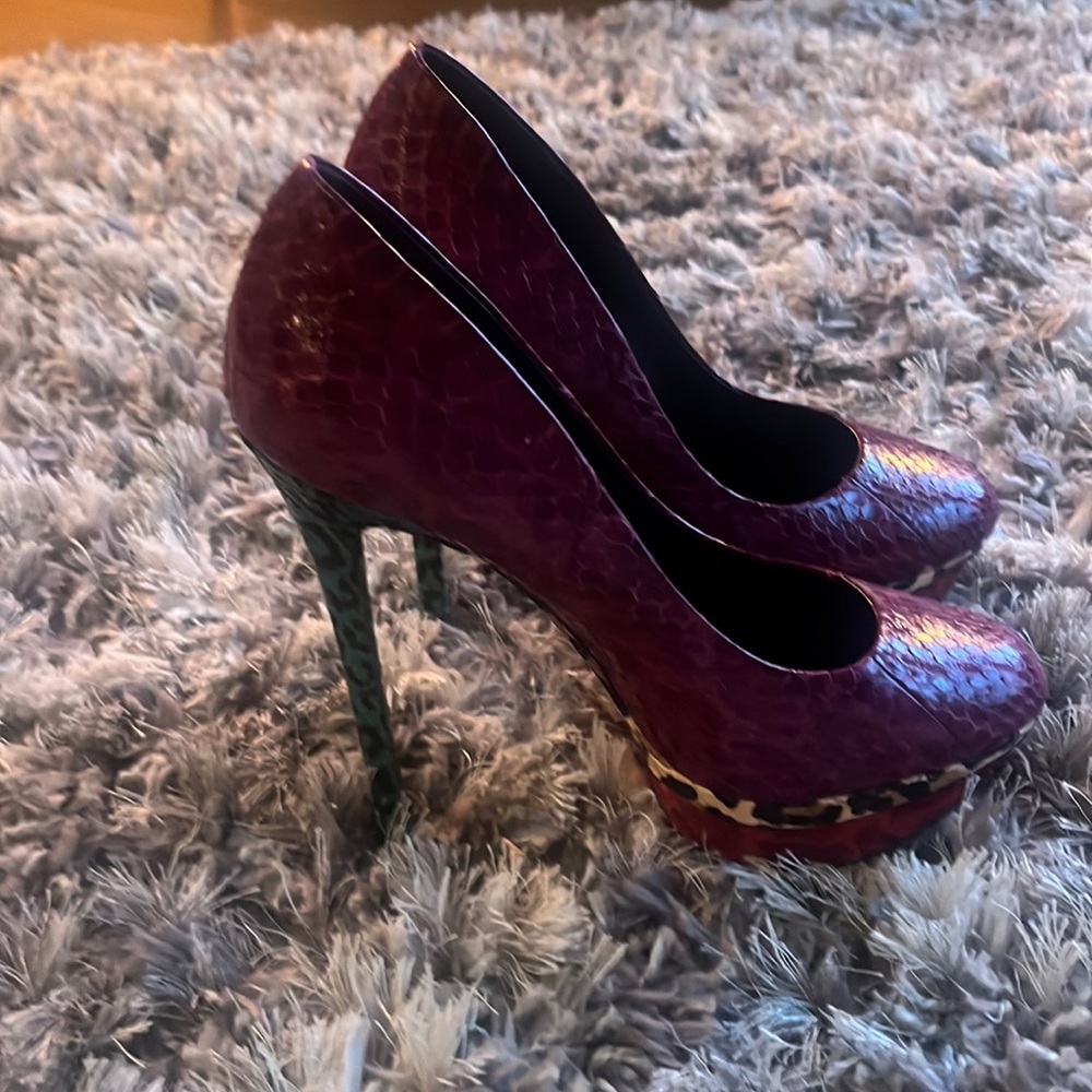 B brian Atwood embossed pump. Size 7
